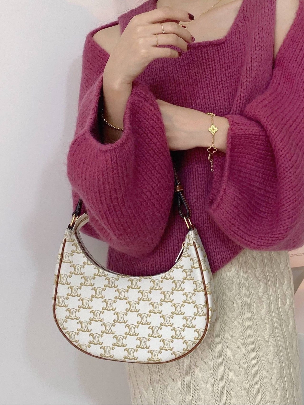 CELINE AVA 白花Ttiomphe腋下包 193952