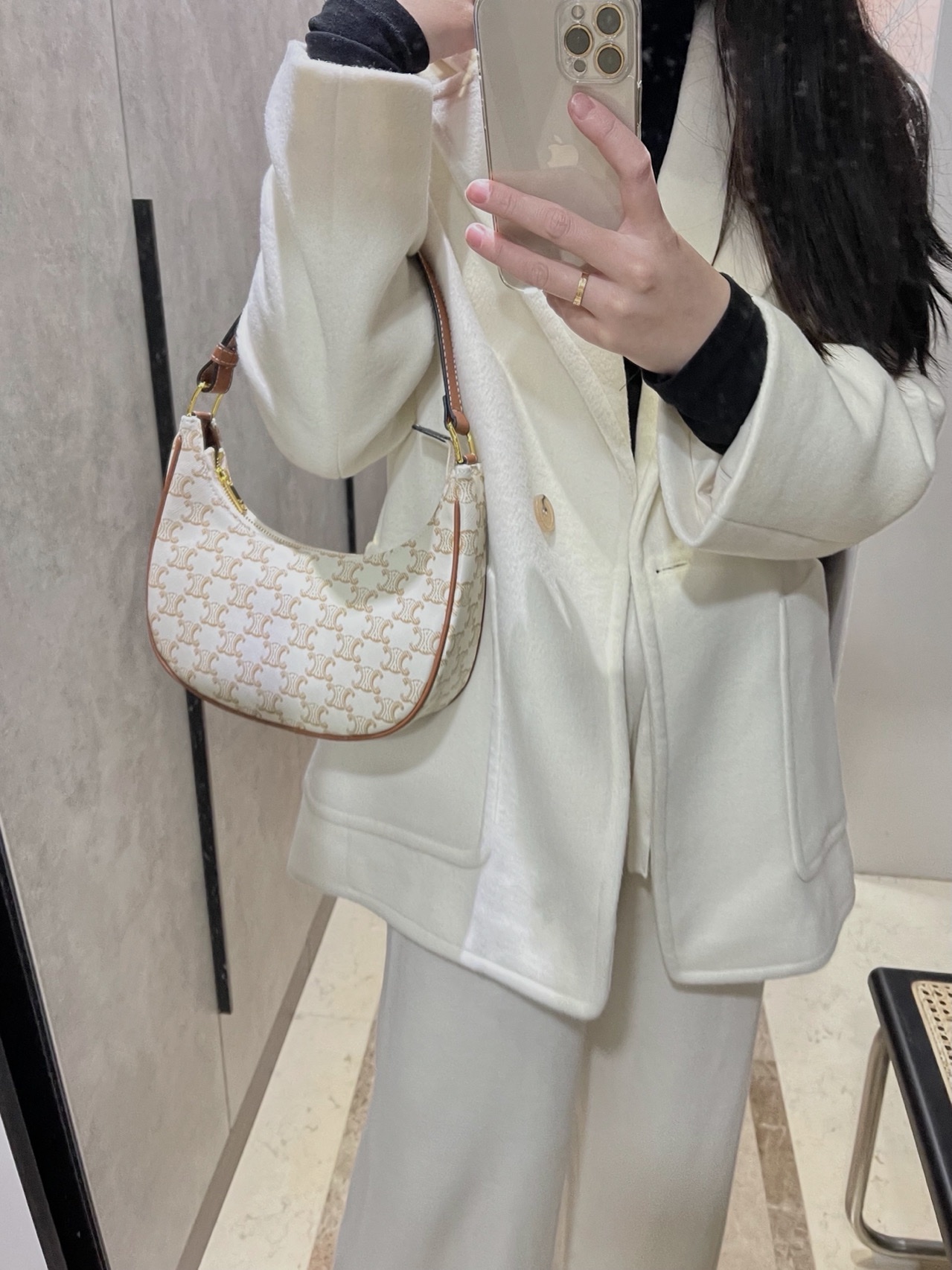 CELINE AVA 白花Ttiomphe腋下包 193952