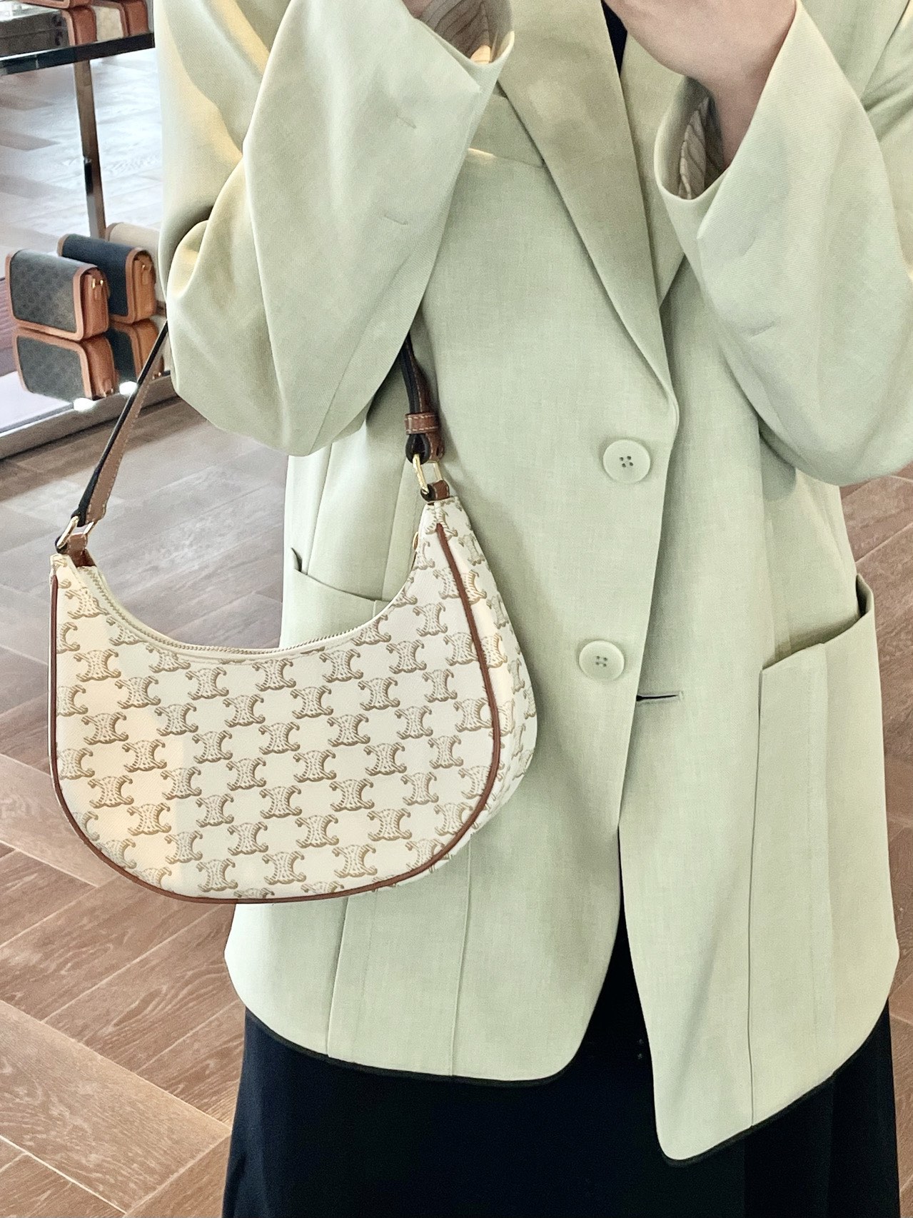 CELINE AVA 白花Ttiomphe腋下包 193952