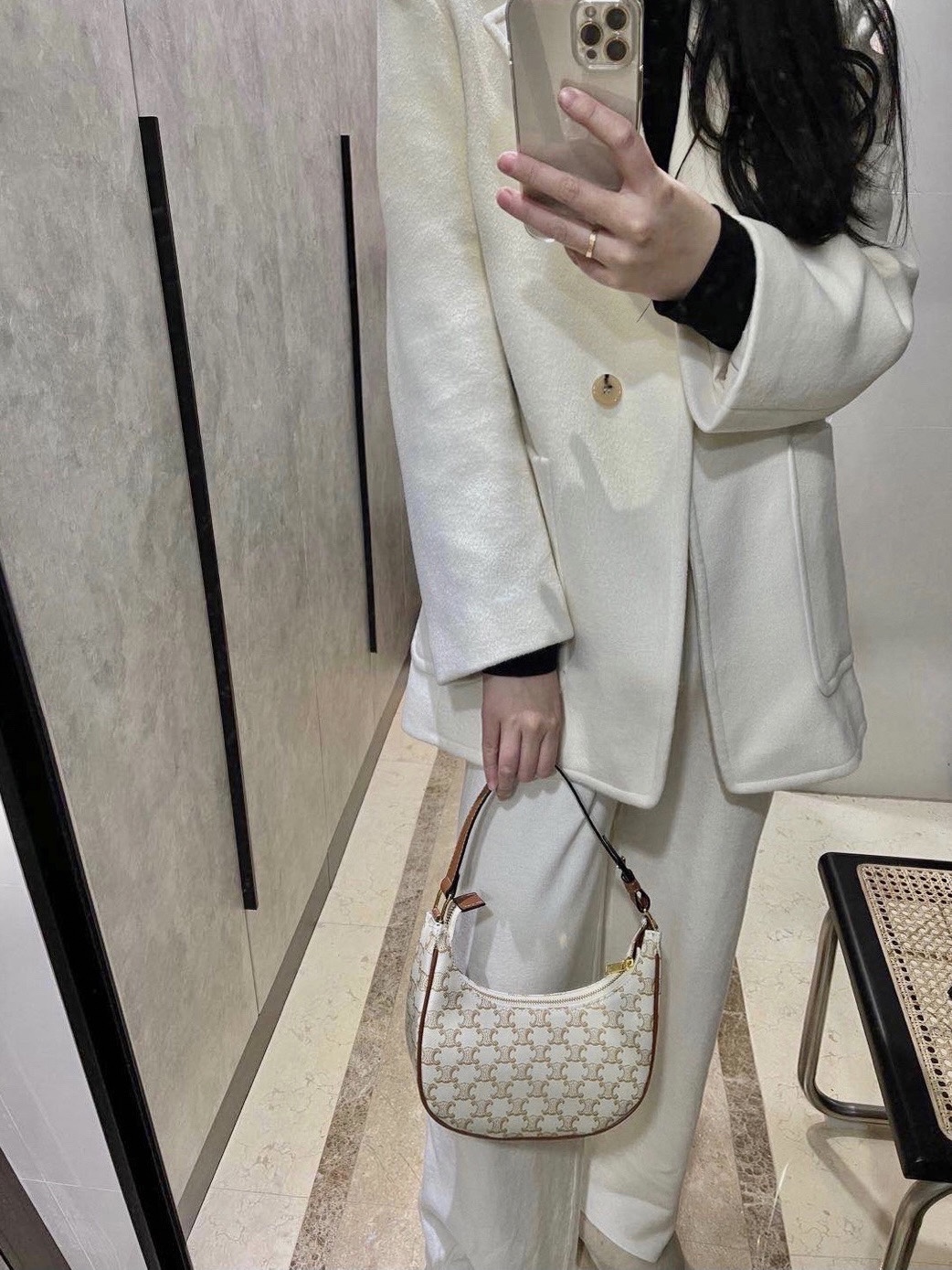 CELINE AVA 白花Ttiomphe腋下包 193952