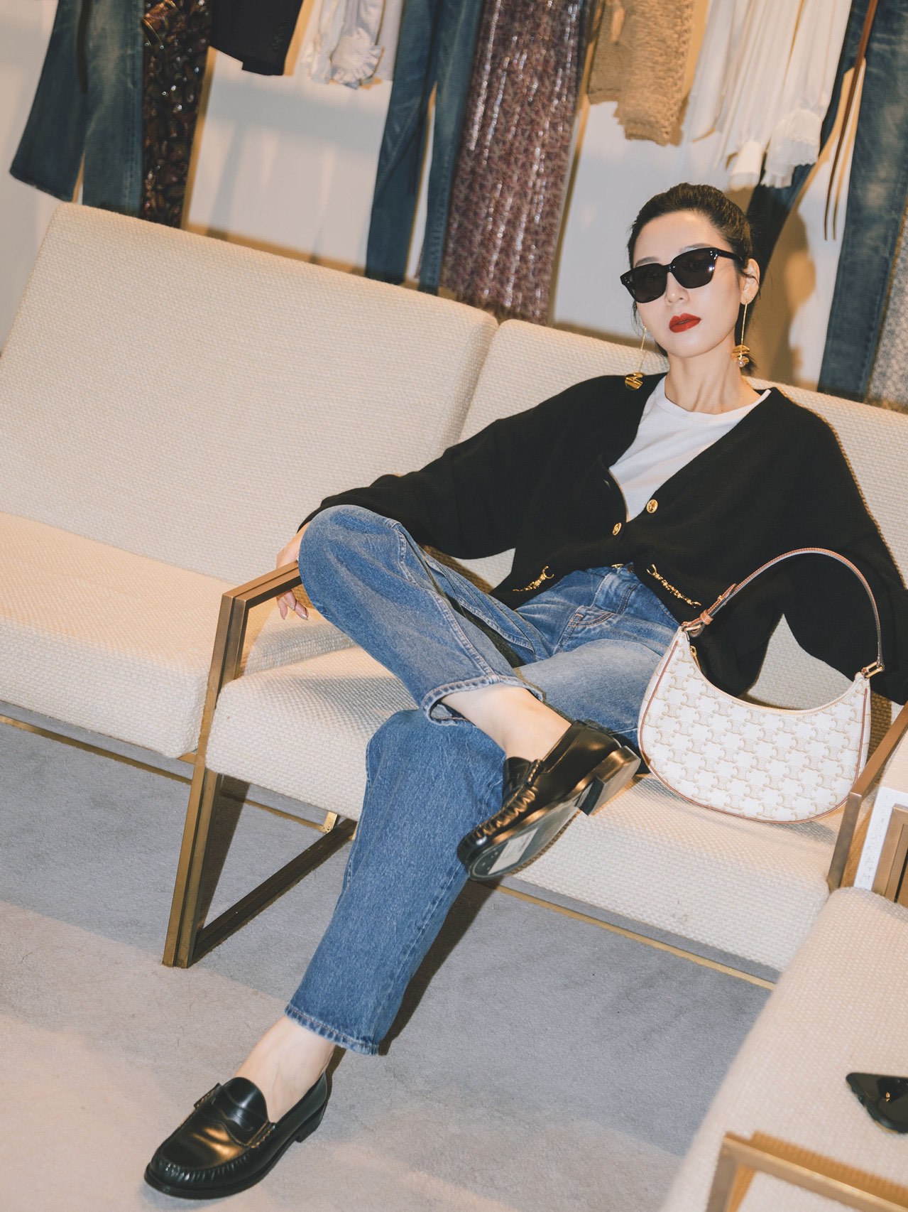 CELINE AVA 白花Ttiomphe腋下包 193952