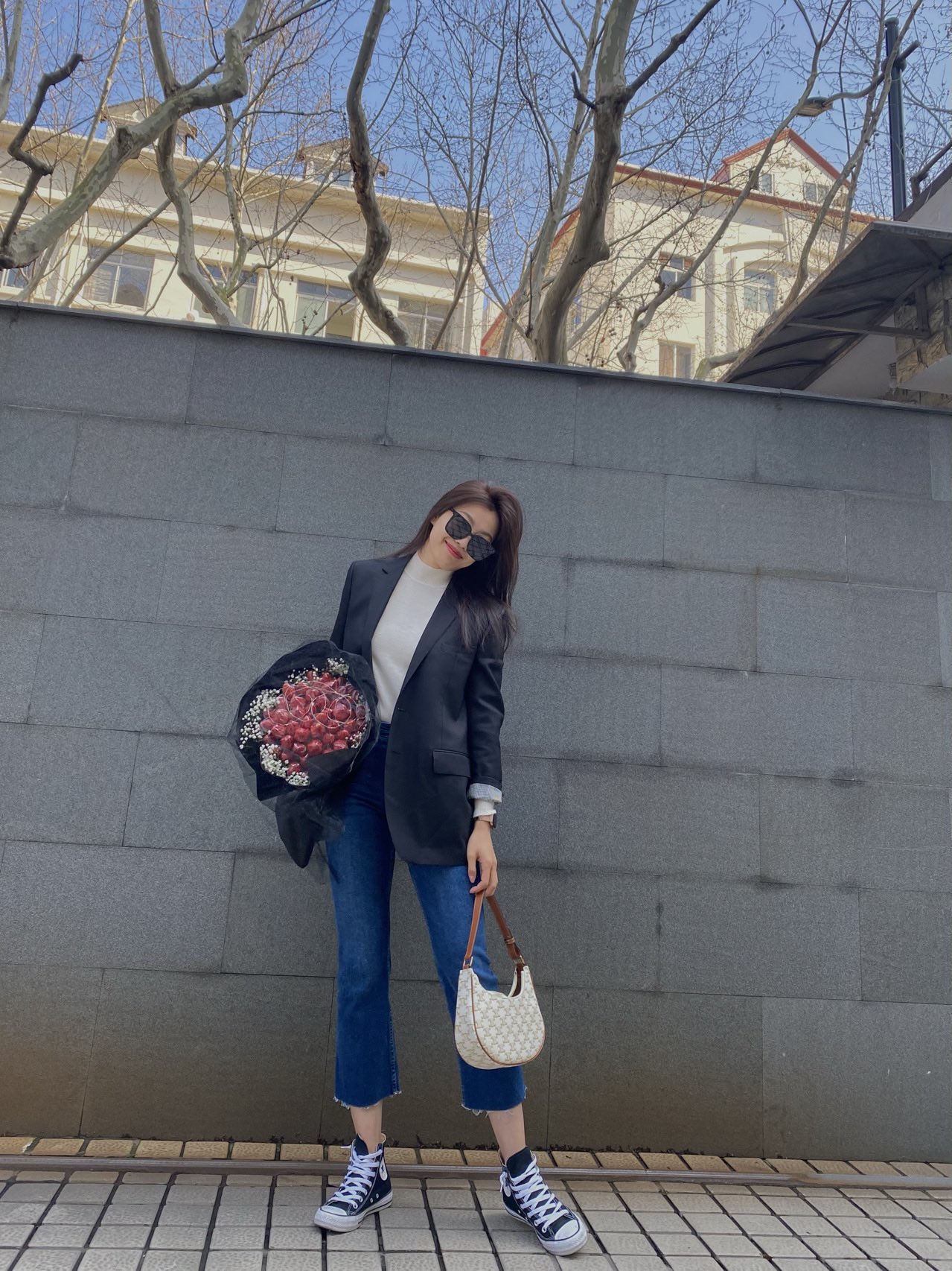 CELINE AVA 白花Ttiomphe腋下包 193952