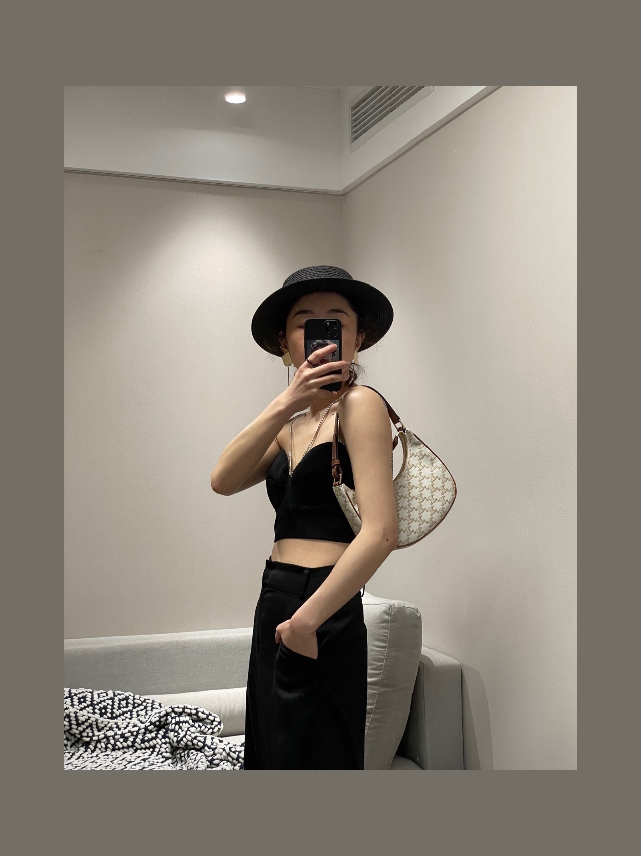 CELINE AVA 白花Ttiomphe腋下包 193952