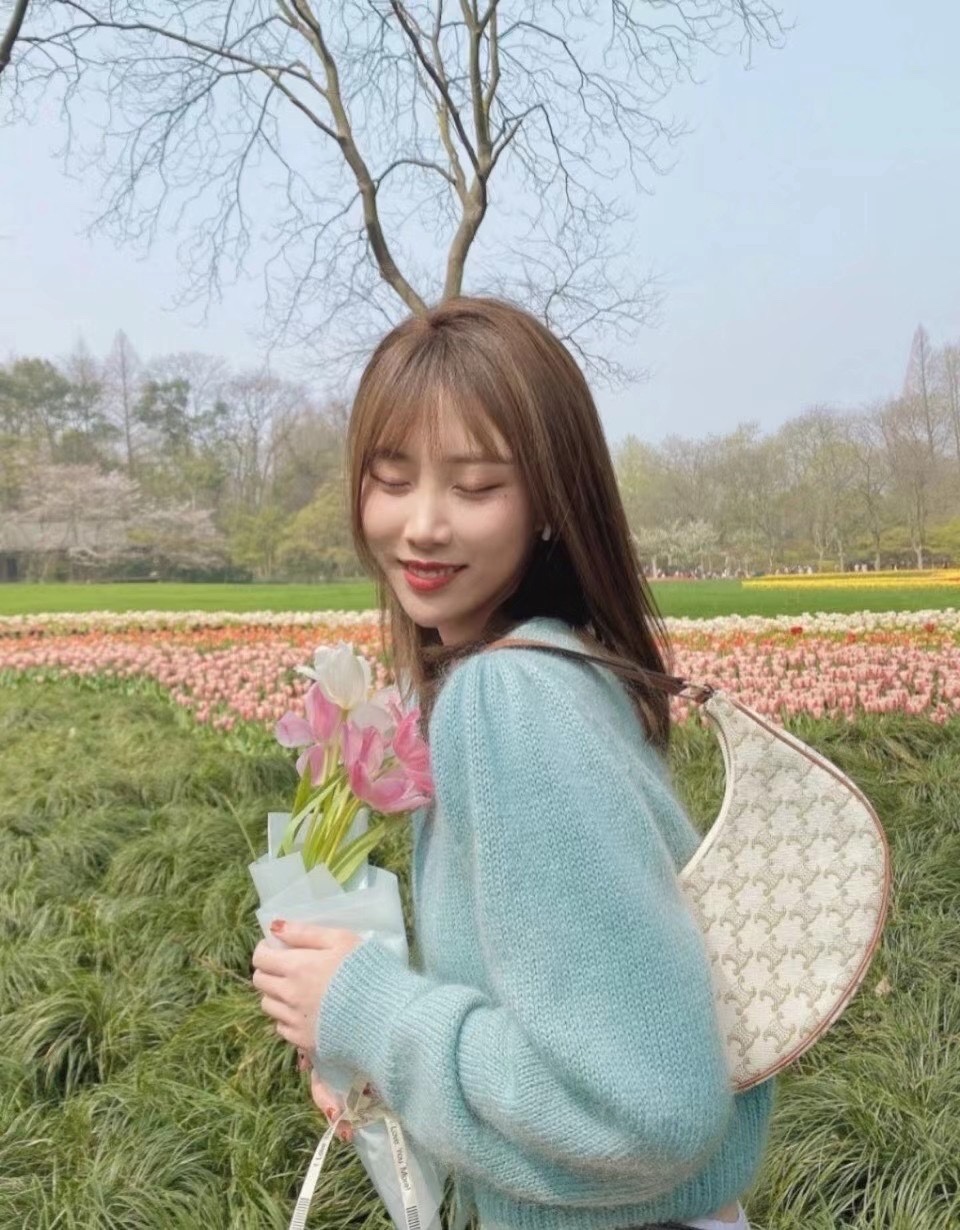 CELINE AVA 白花Ttiomphe腋下包 193952