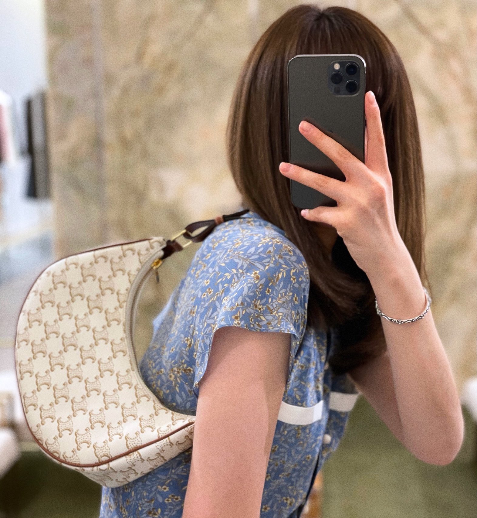 CELINE AVA 白花Ttiomphe腋下包 193952