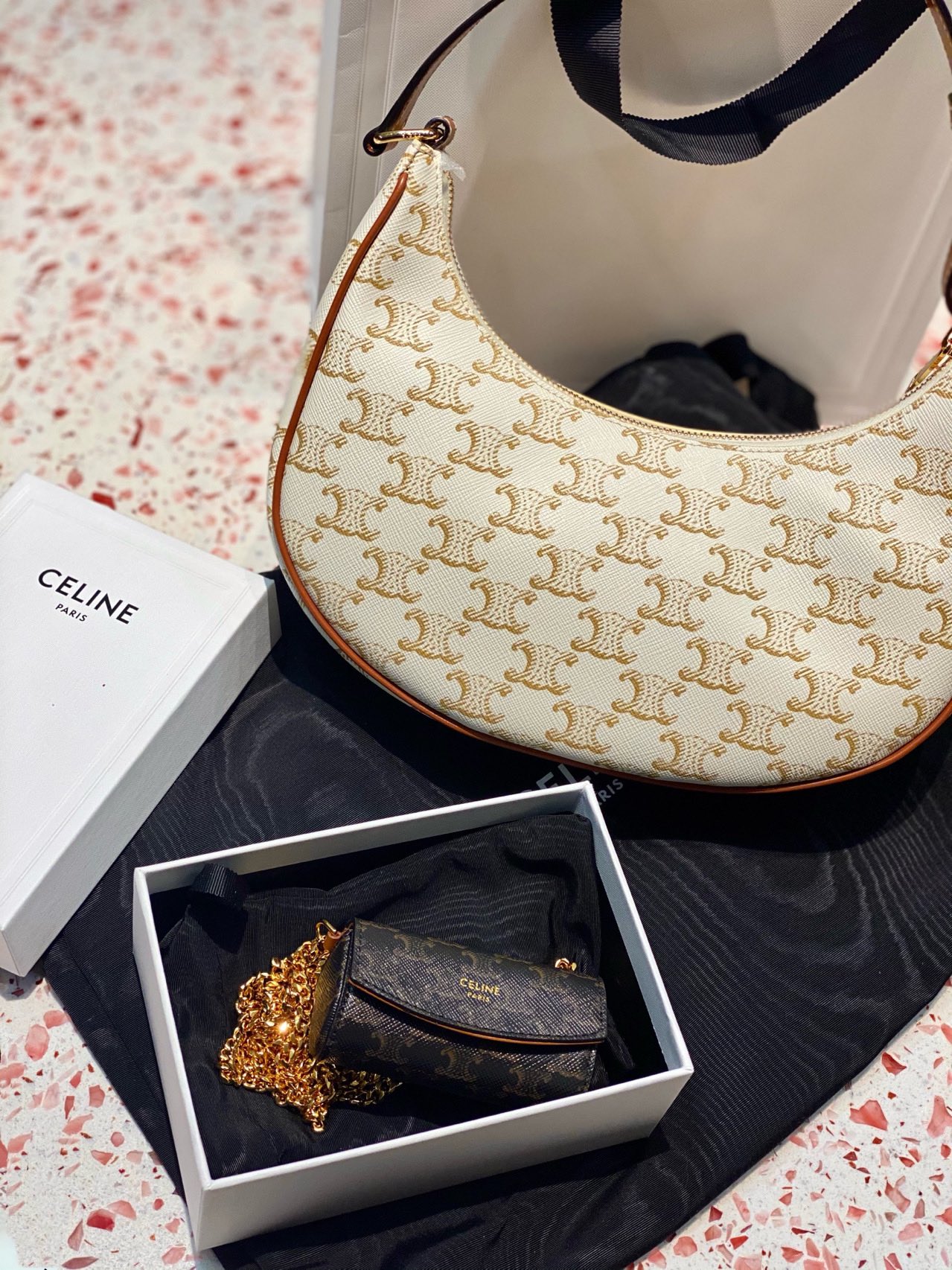 CELINE AVA 白花Ttiomphe腋下包 193952