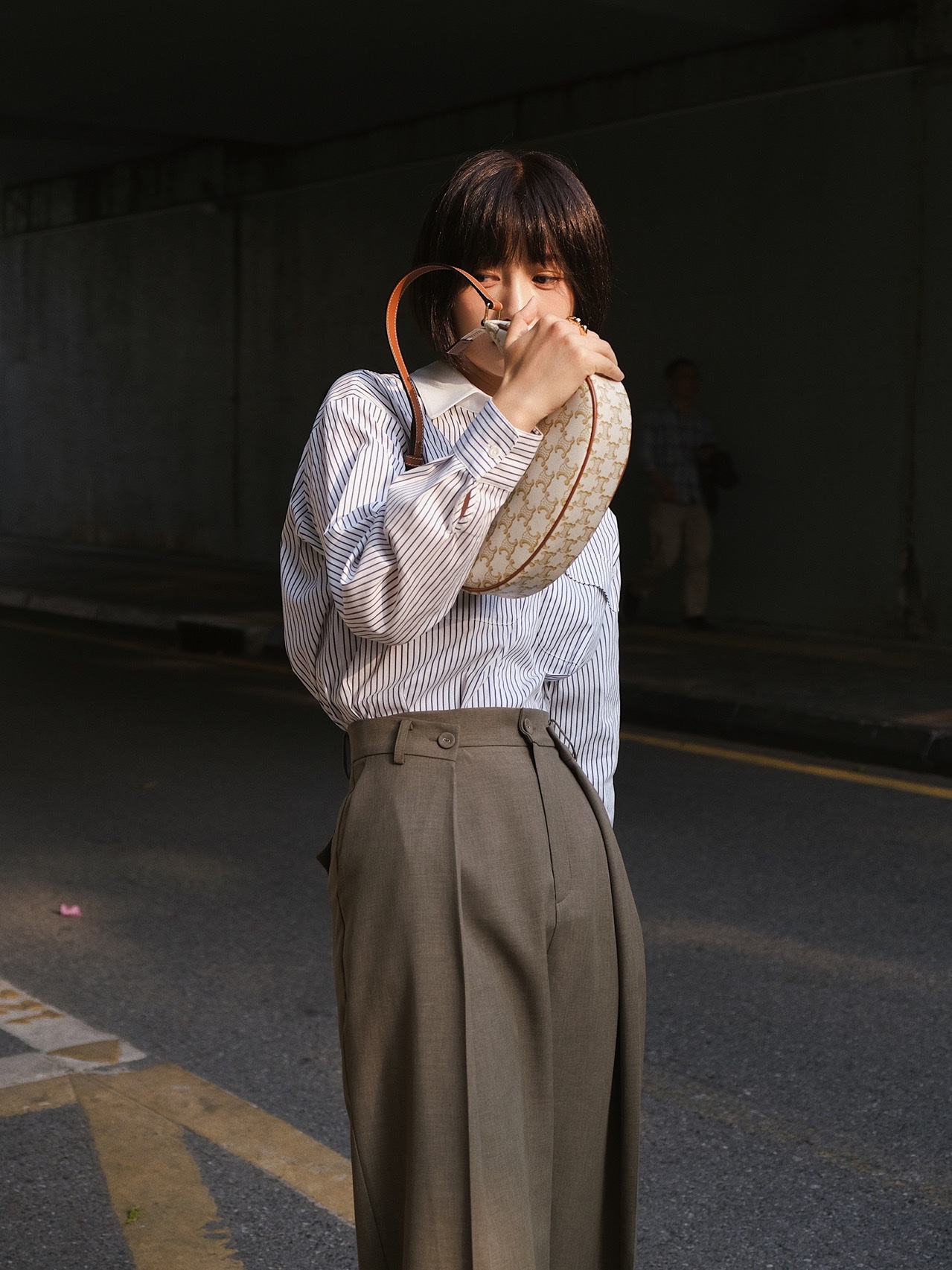 CELINE AVA 白花Ttiomphe腋下包 193952