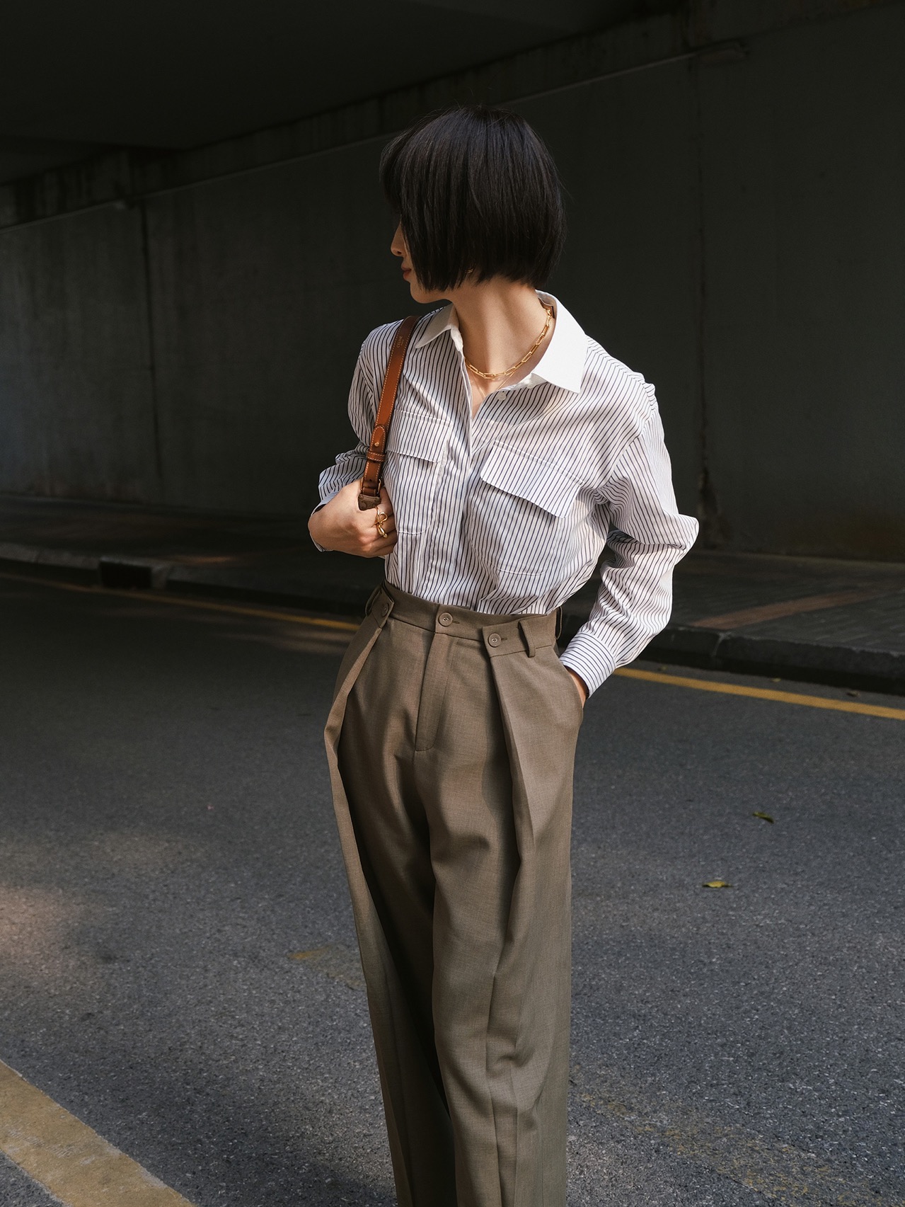 CELINE AVA 白花Ttiomphe腋下包 193952