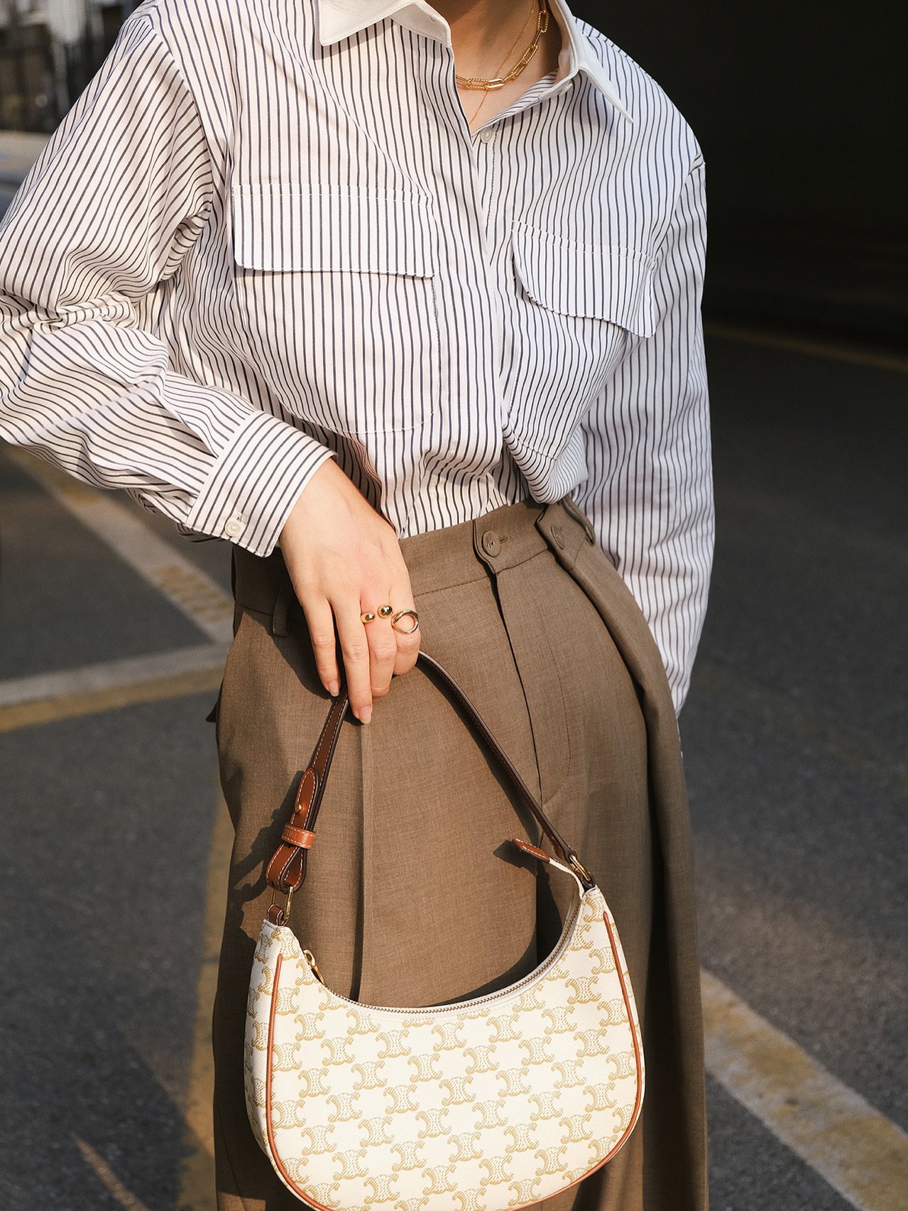 CELINE AVA 白花Ttiomphe腋下包 193952