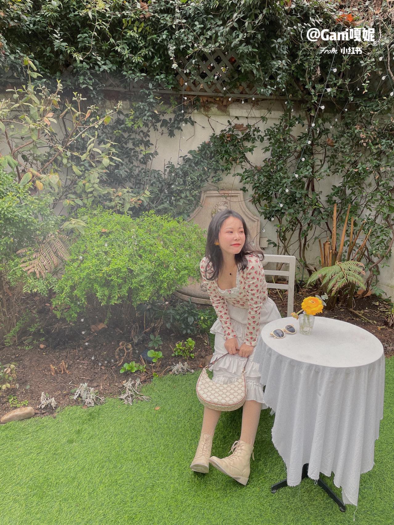 CELINE AVA 白花Ttiomphe腋下包 193952