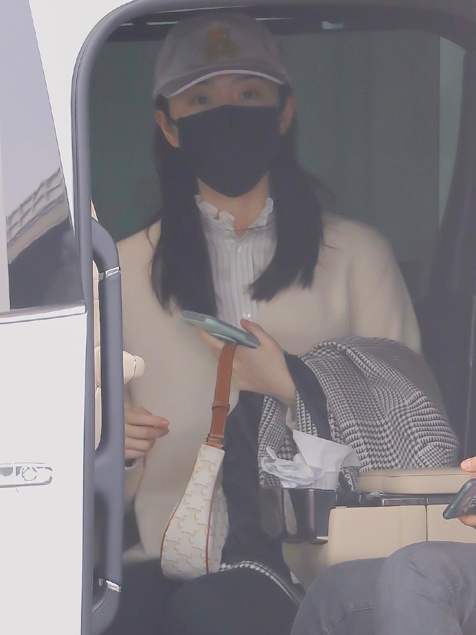 CELINE AVA 白花Ttiomphe腋下包 193952