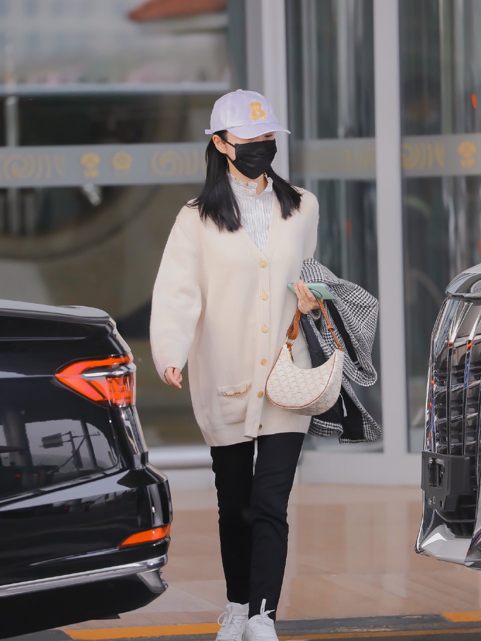 CELINE AVA 白花Ttiomphe腋下包 193952