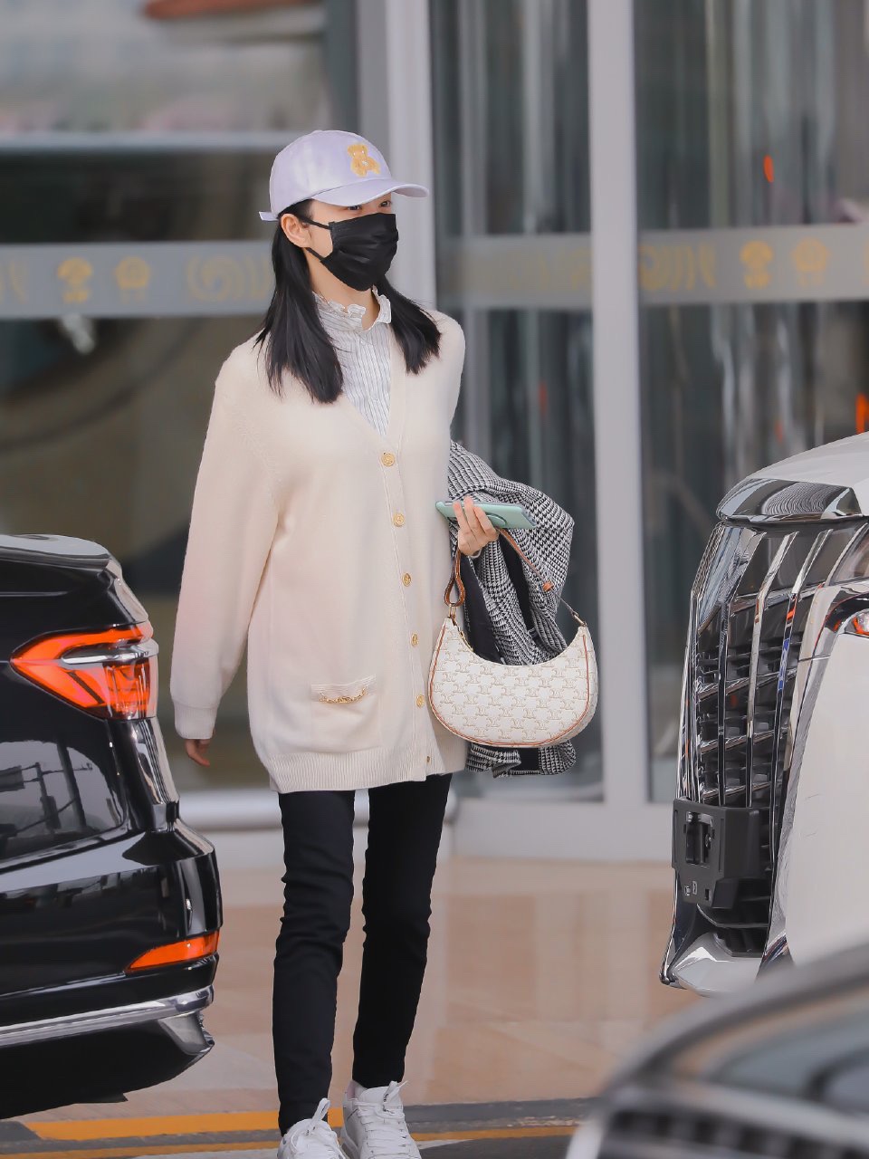 CELINE AVA 白花Ttiomphe腋下包 193952