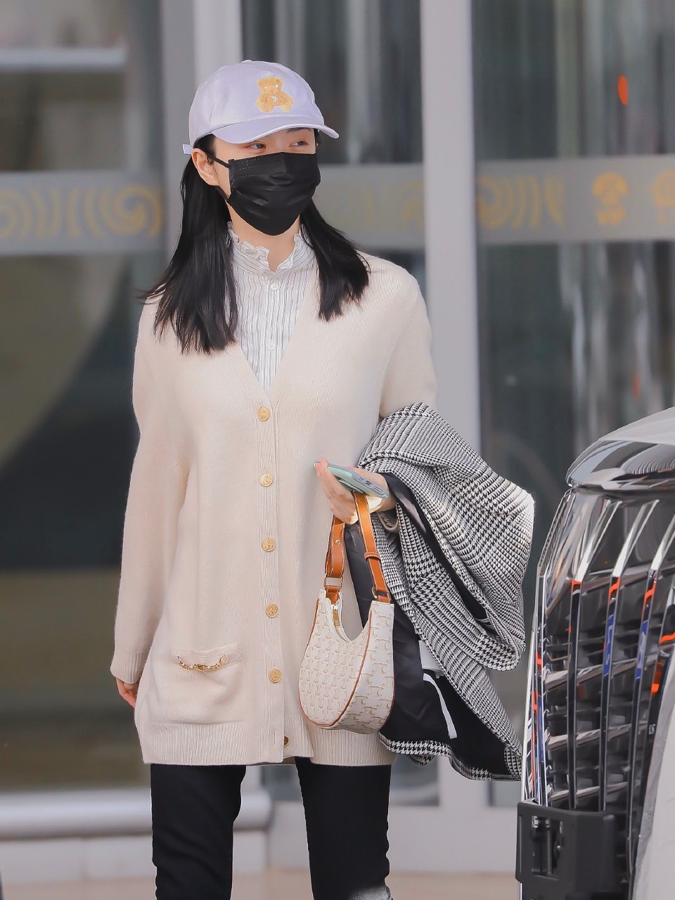 CELINE AVA 白花Ttiomphe腋下包 193952