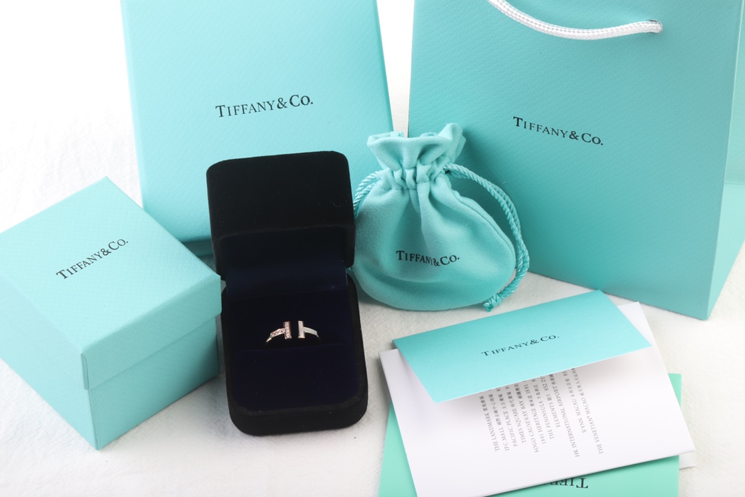 Tiffany & Co. Tiffany&Co. T系列不对称白贝母双T戒指