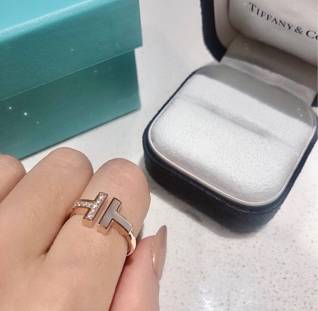 Tiffany & Co. Tiffany&Co. T系列不对称白贝母双T戒指