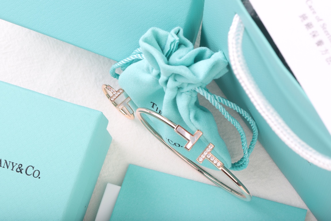 Tiffany & Co. 白贝半钻手镯和戒指