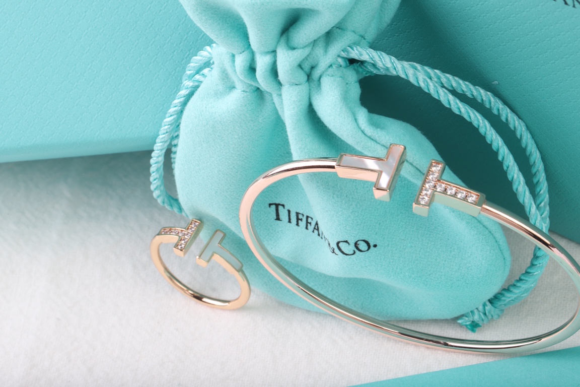 Tiffany & Co. 白贝半钻手镯和戒指