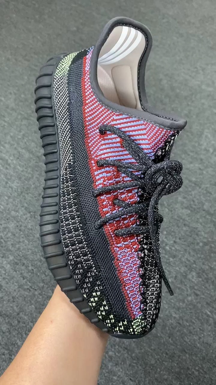 Yeezy350黑红满天星鞋码36-