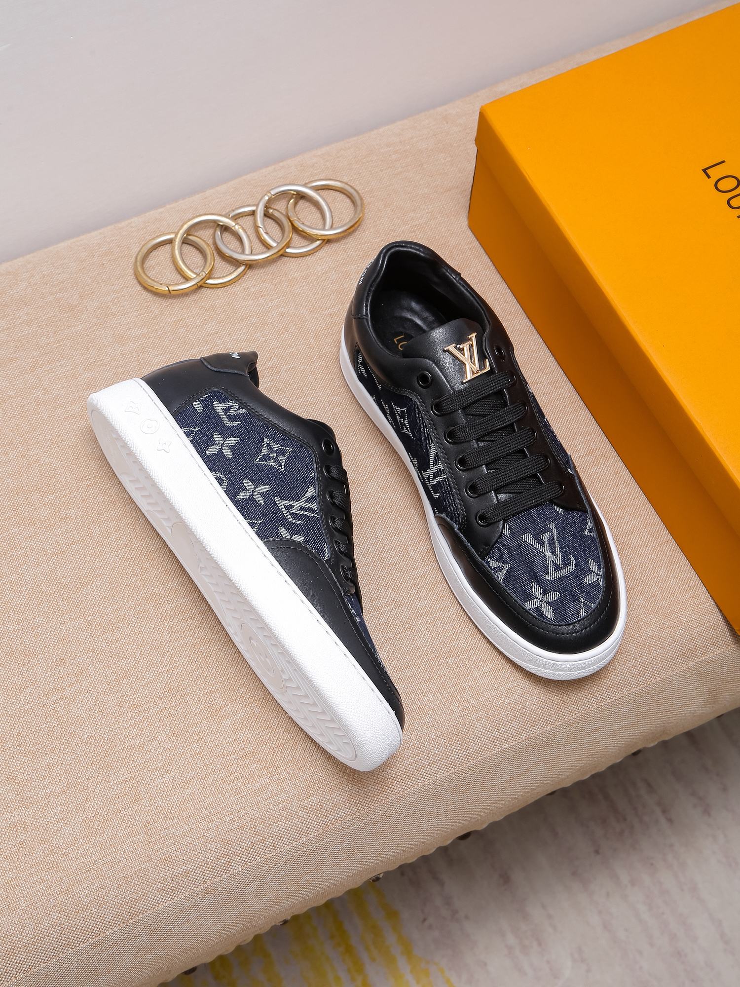 Everbrand Yupoo Shop -   LV men's casual shoes 🎈 trendy style, imported open-edge beaded leather on  the upper, brand exquisite icon decoration, leather lining, leather feet,  very comfortable upper