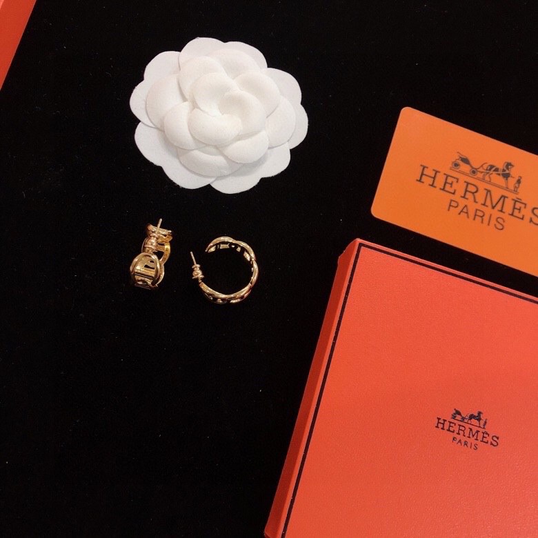 Hermès 爱马仕 新款 耳钉 女神款 优雅美丽 超火爆 ‼ 怎么戴怎么美