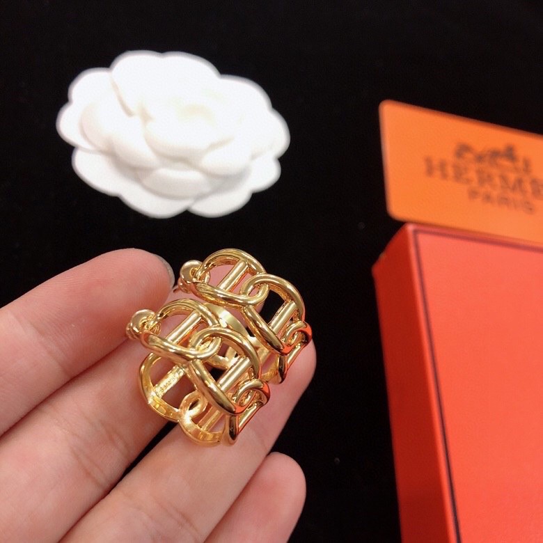 Hermès 爱马仕 新款 耳钉 女神款 优雅美丽 超火爆 ‼ 怎么戴怎么美