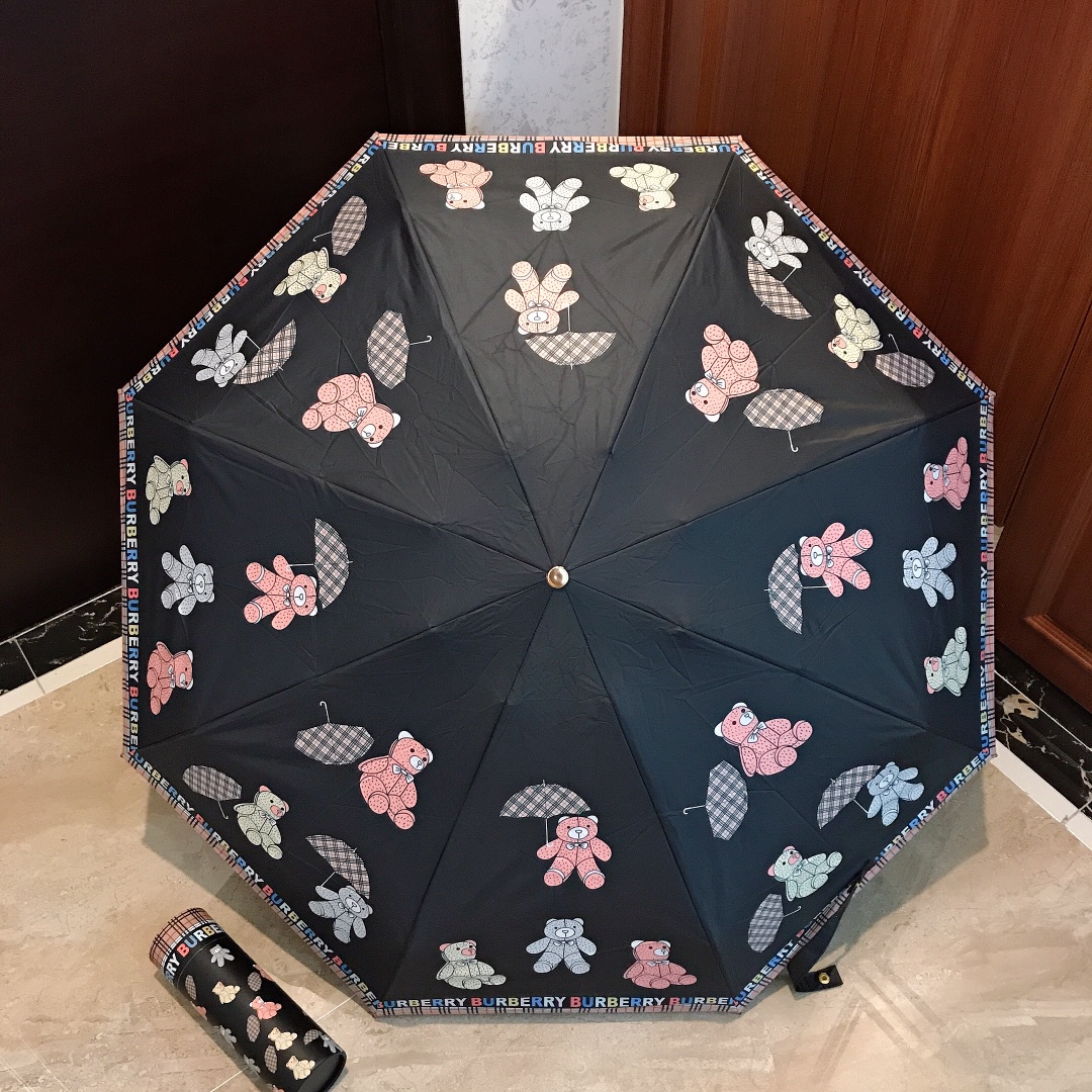 BURBERRY巴宝莉五折睛雨伞今年最火爆配以今年最新图案采用高端喷绘完美呈现在伞面上巴家晴雨伞特别值得