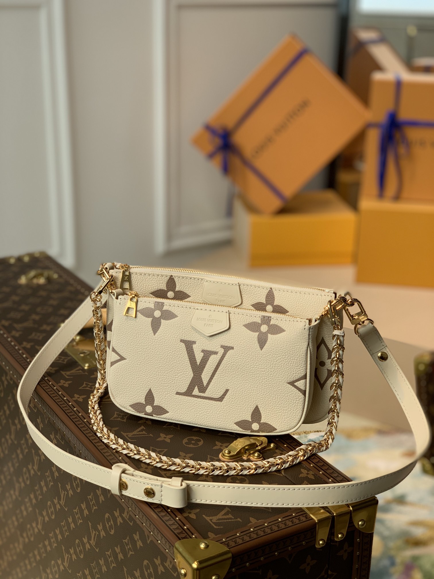 Good
 Louis Vuitton Bags Handbags Online Shop
 Gold White Monogram Canvas Pochette Chains M45777