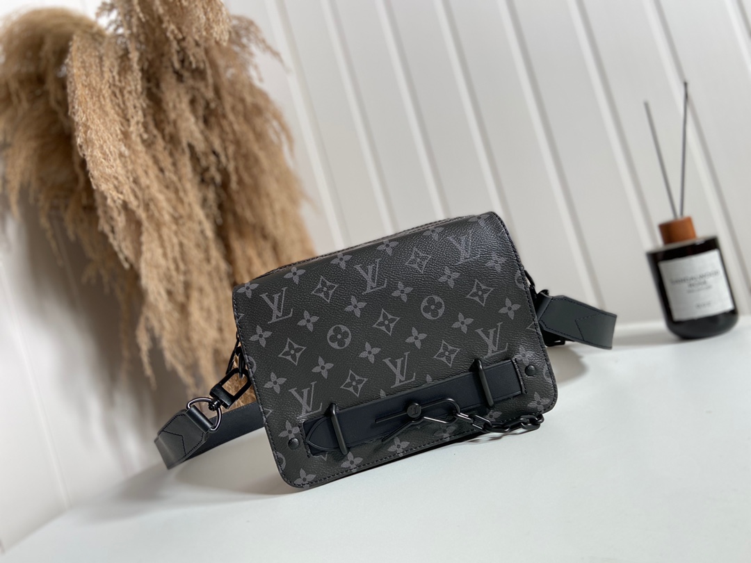 Louis Vuitton Messenger Bags Black Monogram Canvas Chains M45585