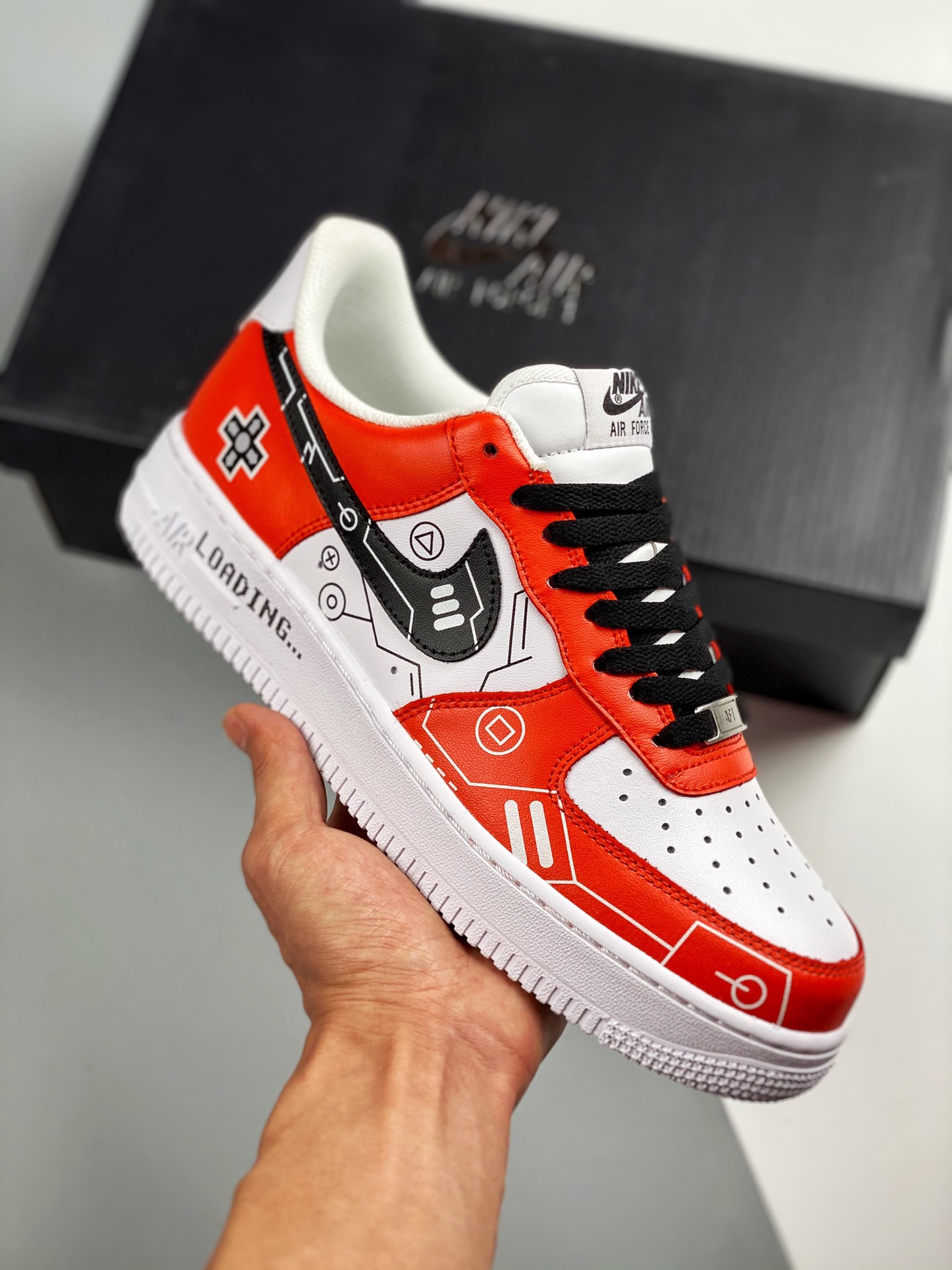 Nike Air Force 1 blanco y rojo pintado con spray, nivel original, horma y cartón originales, creando la silueta auténti…