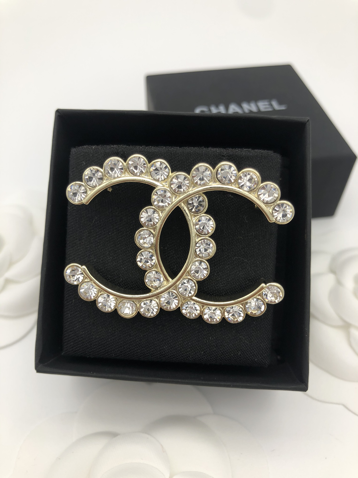 Chanel ch@nel 奢华镶钻+ 胸针