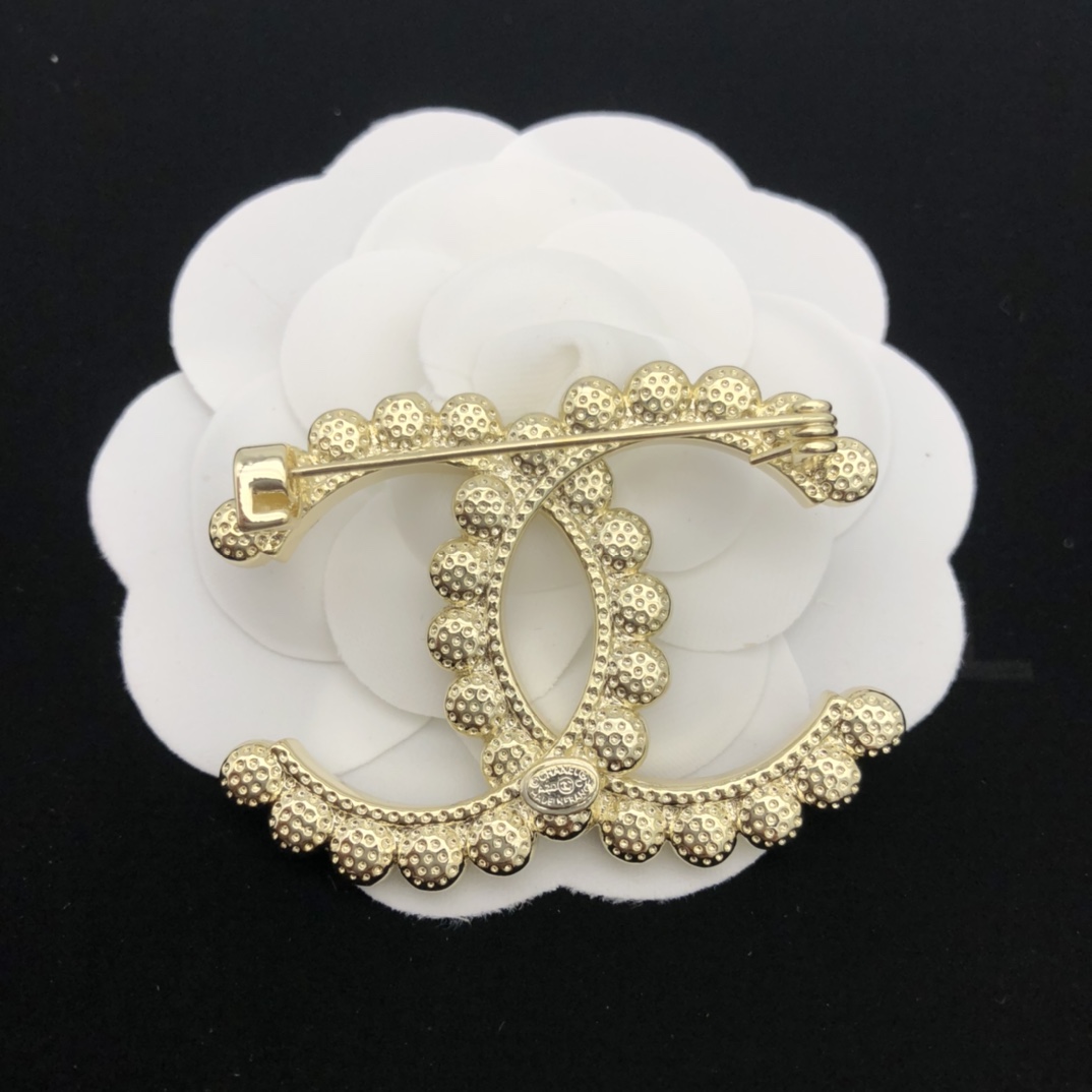 Chanel ch@nel 奢华镶钻+ 胸针