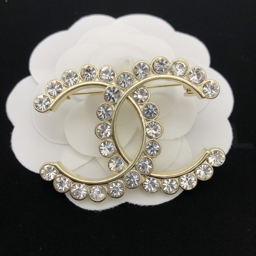 Chanel ch@nel 奢华镶钻+ 胸针