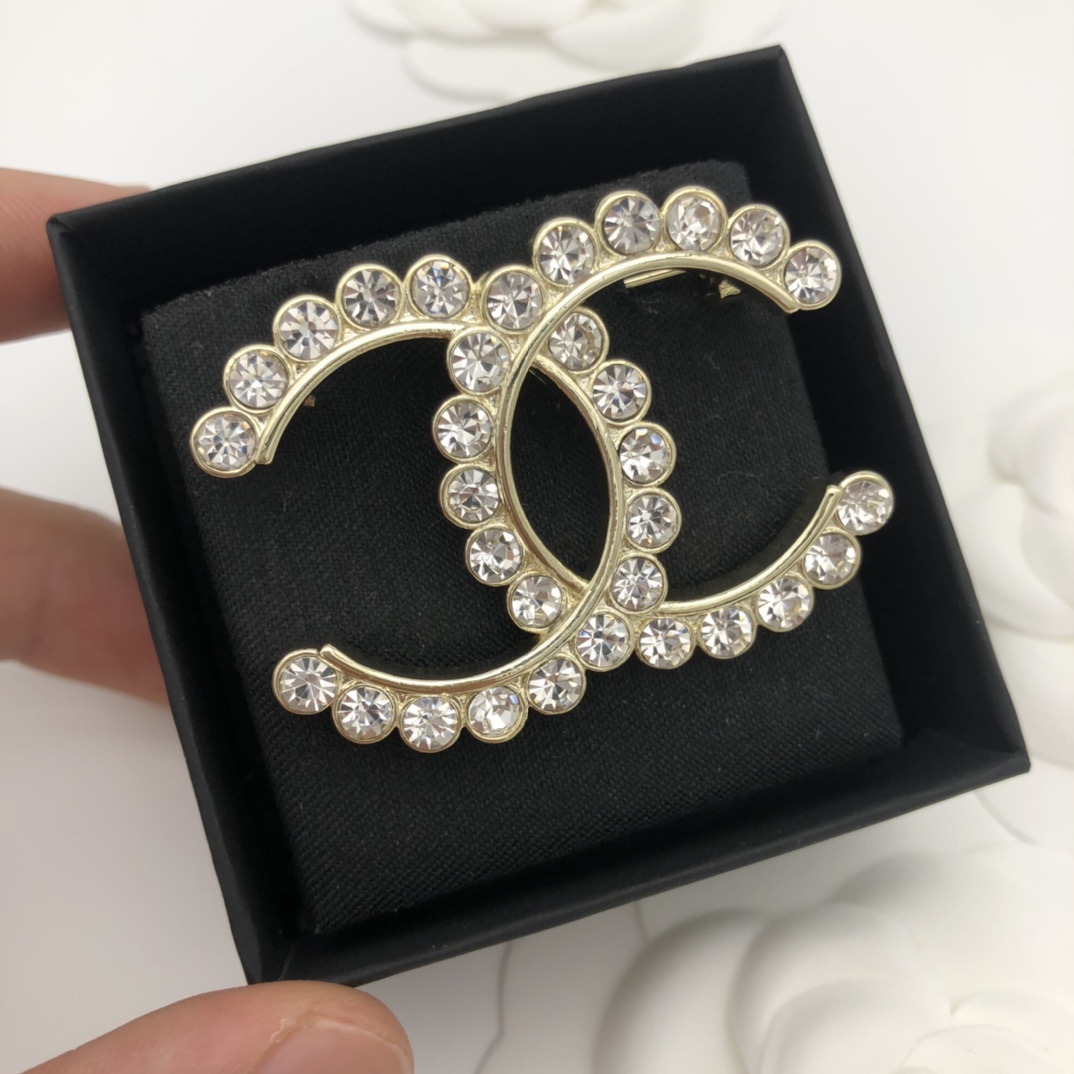Chanel ch@nel 奢华镶钻+ 胸针