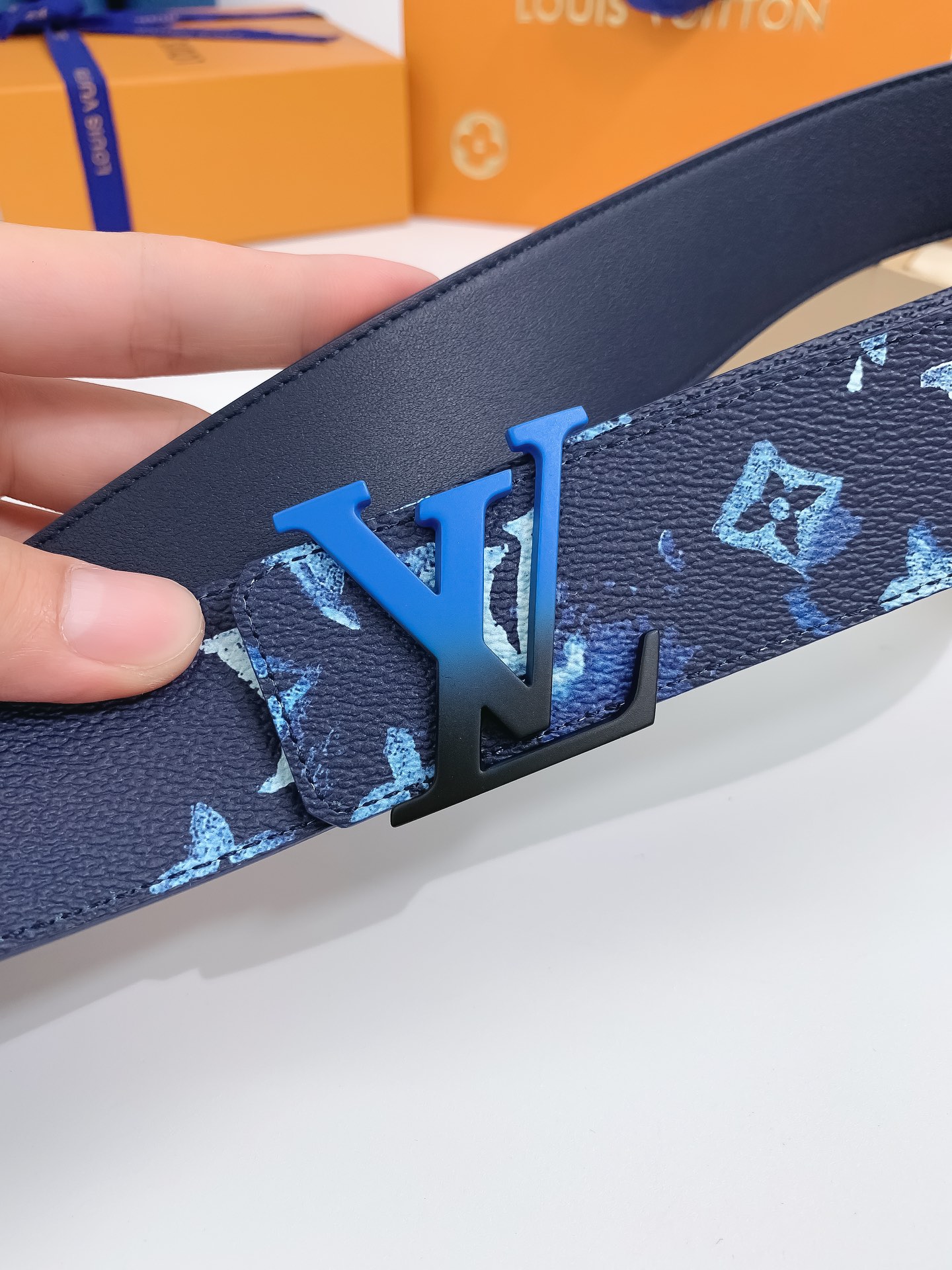 Lv代购货品宽度4.0CM原厂黑花防