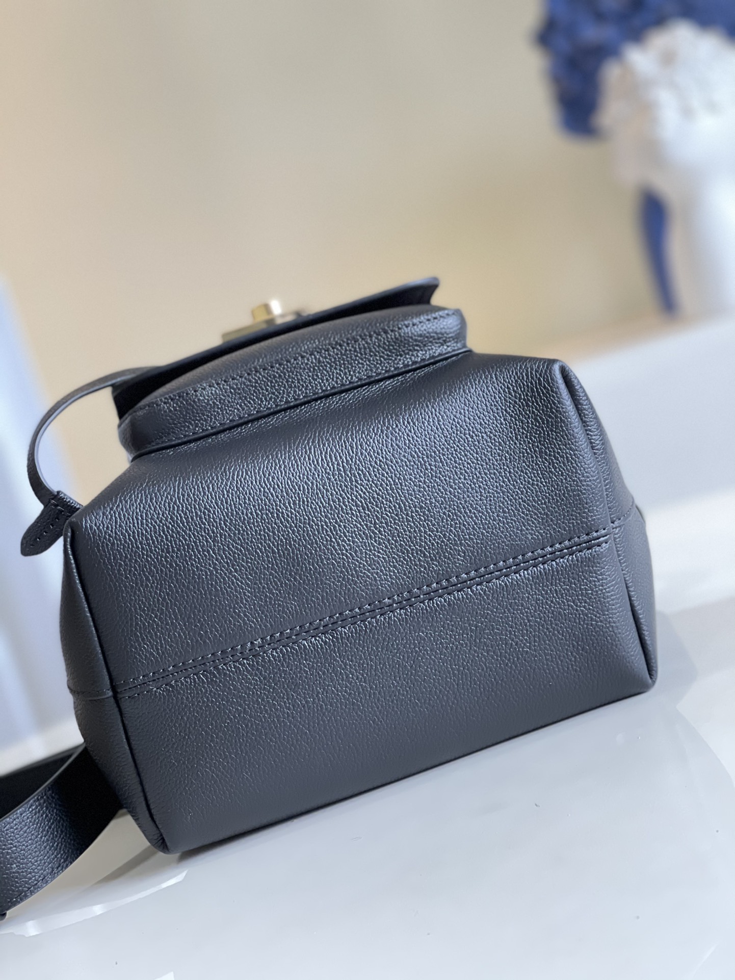 Louis Vuitton LV Lockme Bucket水桶包 M57687