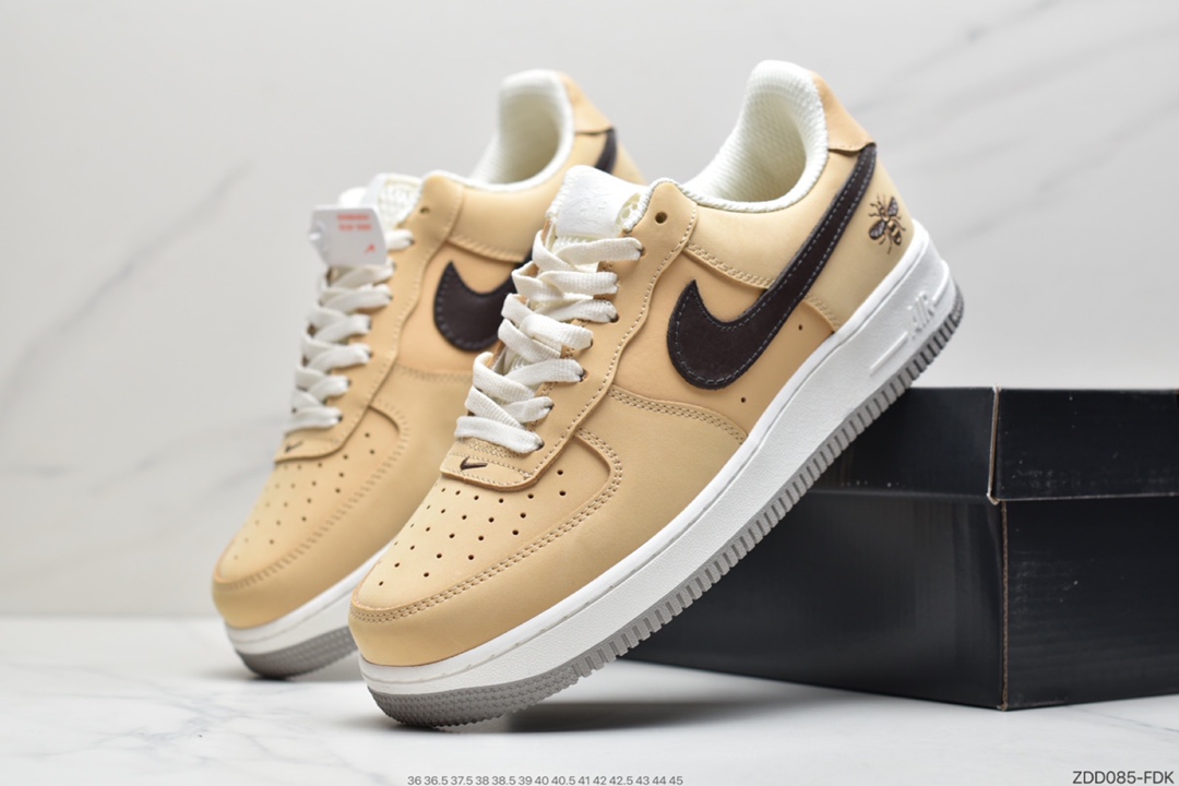 230  耐克Nike Air Force 1 Low”Manchester Bee”空军一号低帮经典百搭休闲运动板鞋“奶茶黄曼彻斯特蜜蜂”DC1939-200