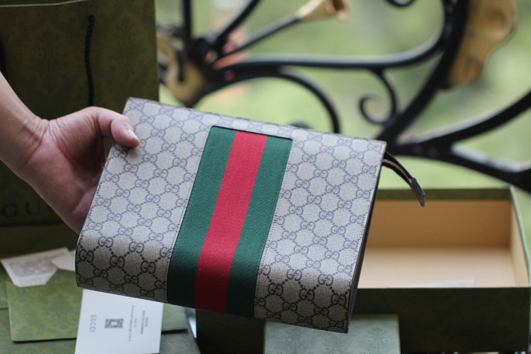 Comparison of Gucci and LV Handbags: Model 475316 Size 26*20 - 图片 2