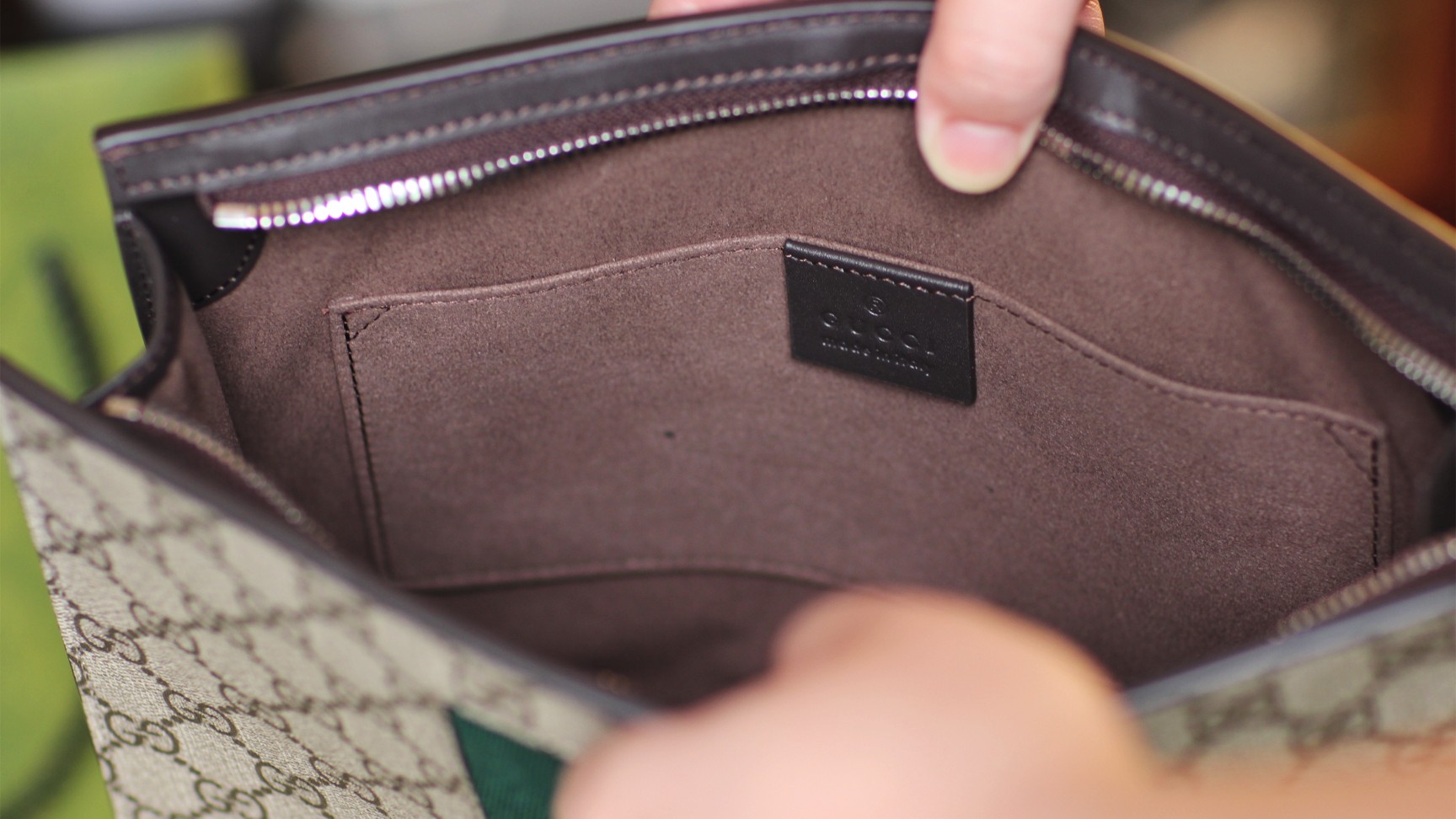 Comparison of Gucci and LV Handbags: Model 475316 Size 26*20 - 图片 8