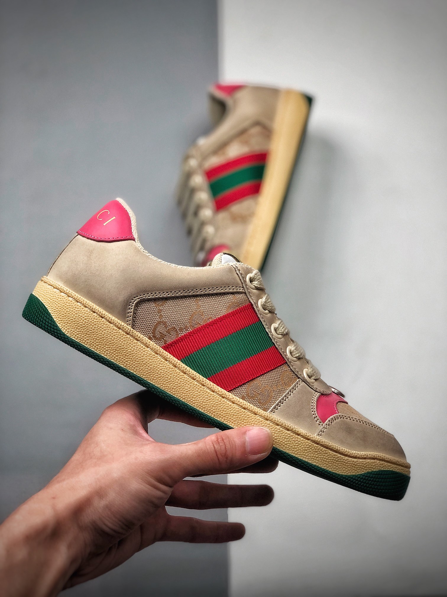 550   Gucci Distressed Screener sneaker 经典型原复古