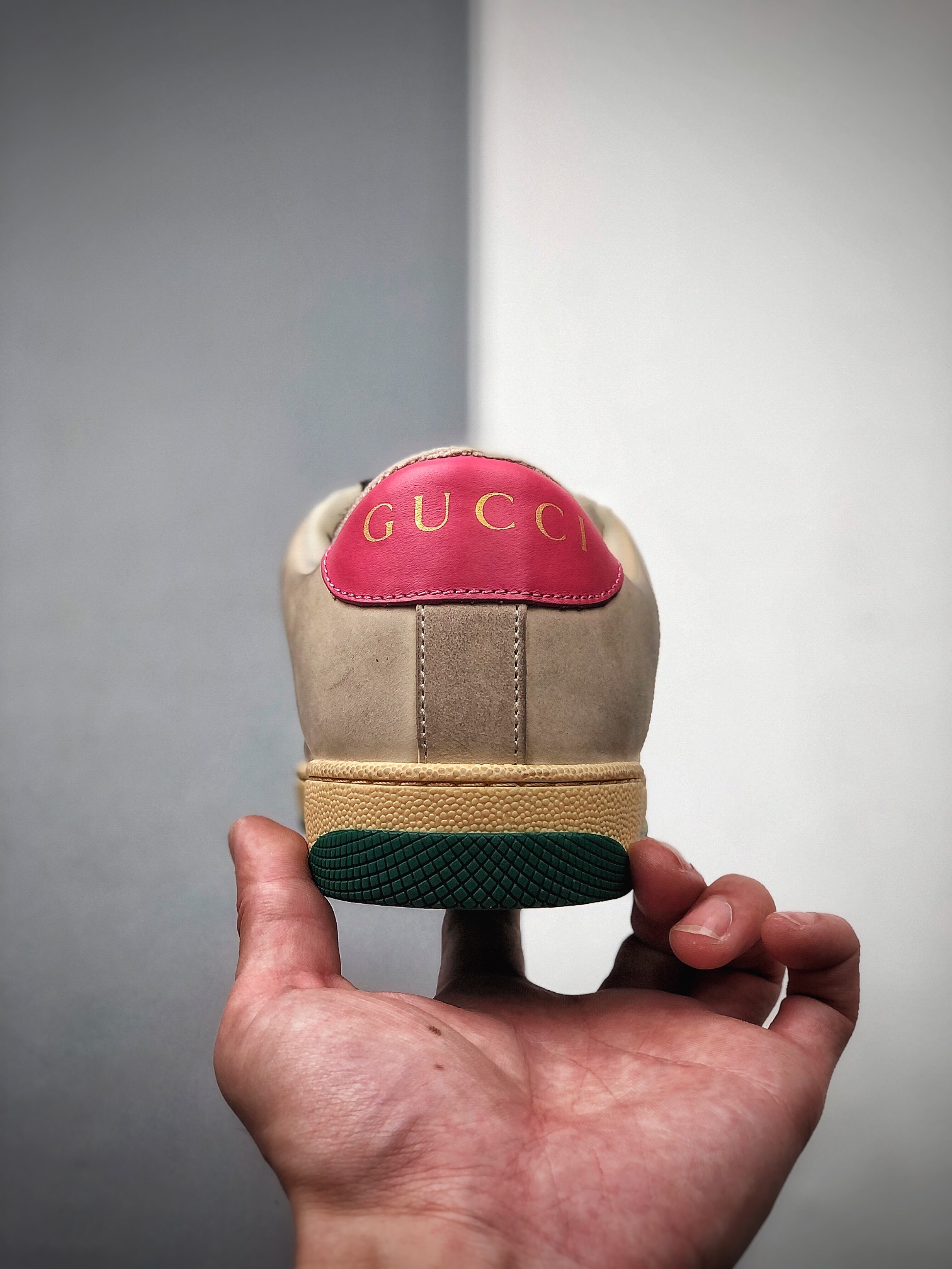 550   Gucci Distressed Screener sneaker 经典型原复古