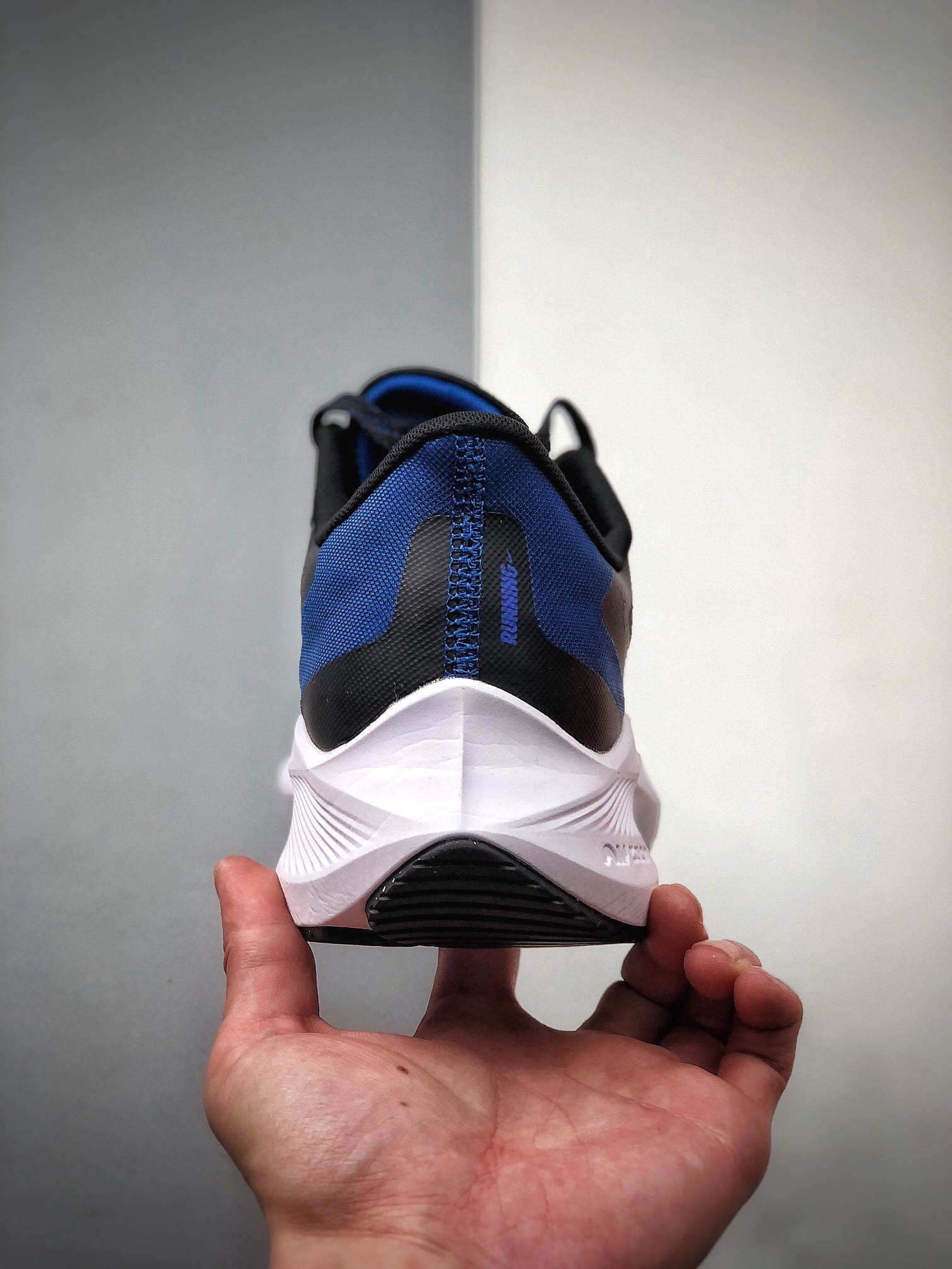 180  Air Zoom Winflo 7代 网面透气 训练跑步鞋  CJ0291-006
