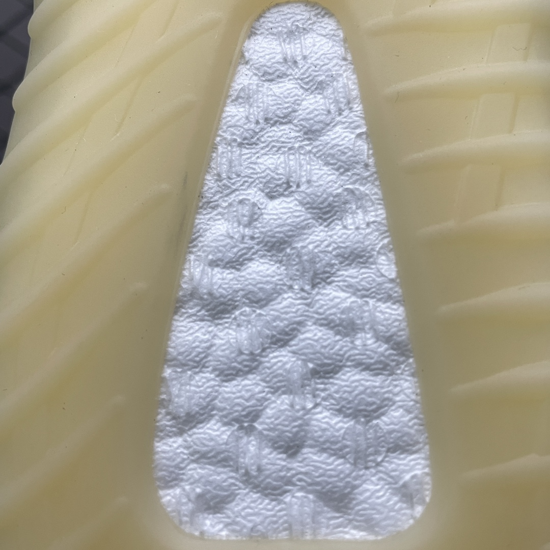 300 AD 阿迪 Yeezy Boost 350V2 侃爷椰子 温变 GY3438