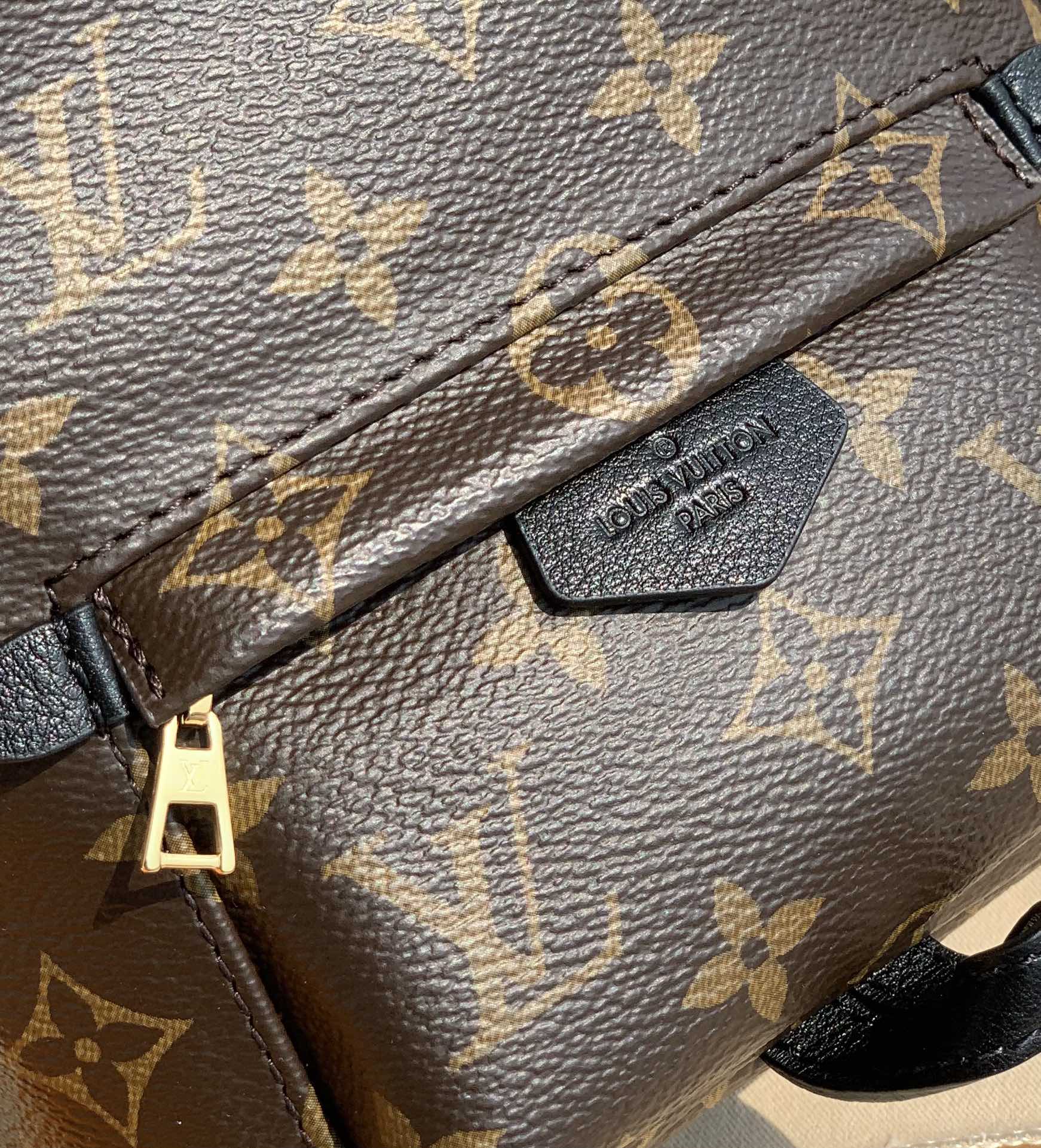 🌼 m44873尺寸17x 22 x 10cm 迷你小背包 绝对的爆款，可以单肩，可以斜挎，还可以双肩，