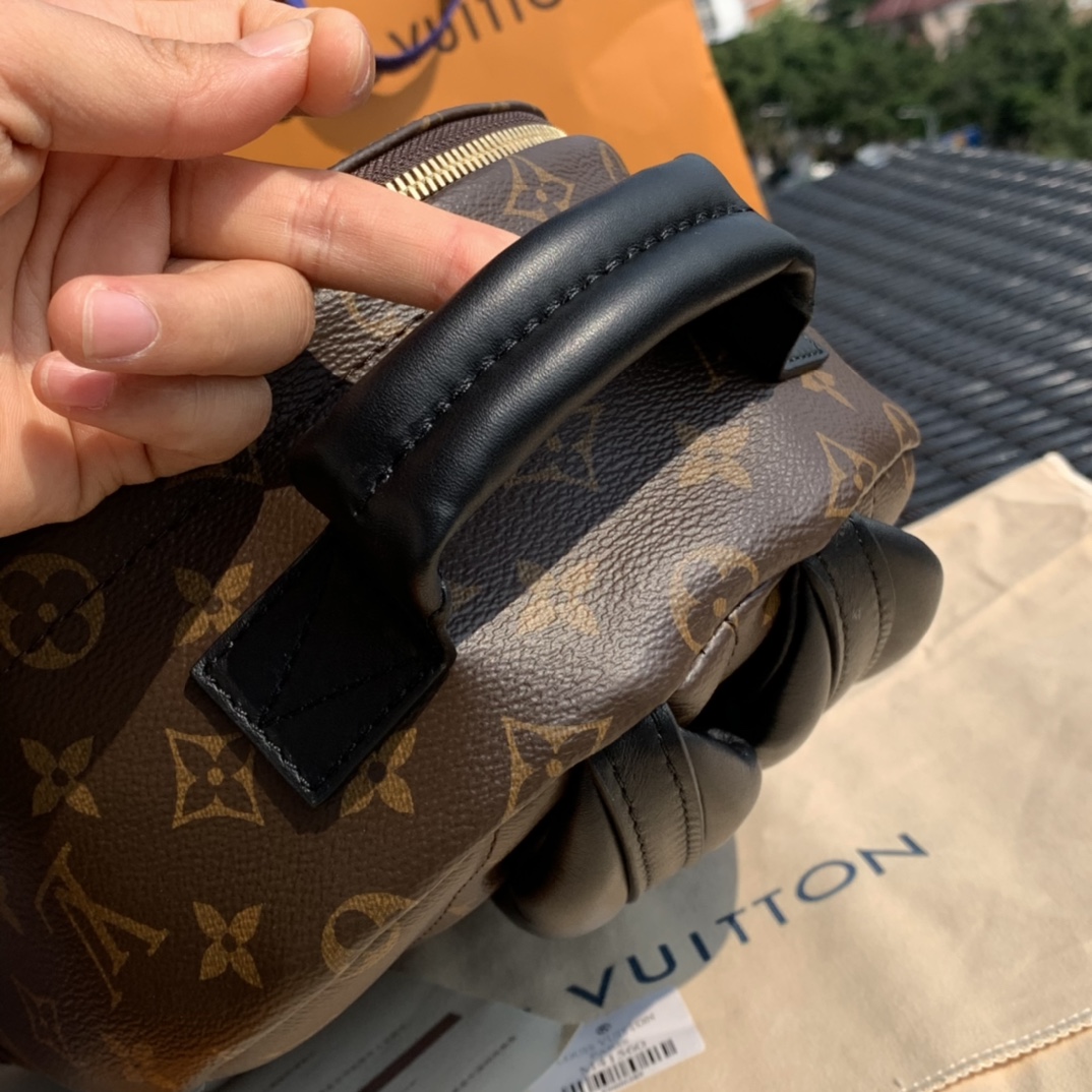 🌼 m44871尺寸22 x 29 x 10 cm 经典热卖老花系列小号双肩包，正宗的海外好货！采用原厂