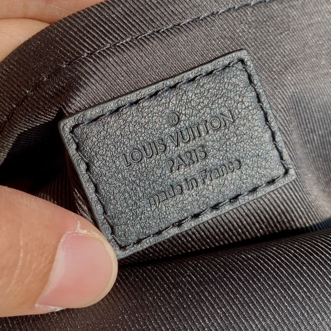 🌼 m44871尺寸22 x 29 x 10 cm 经典热卖老花系列小号双肩包，正宗的海外好货！采用原厂