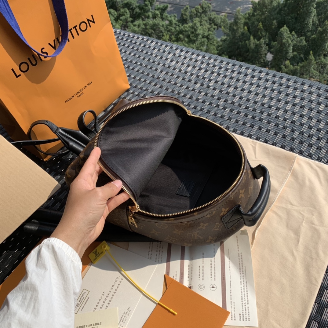 🌼 m44871尺寸22 x 29 x 10 cm 经典热卖老花系列小号双肩包，正宗的海外好货！采用原厂