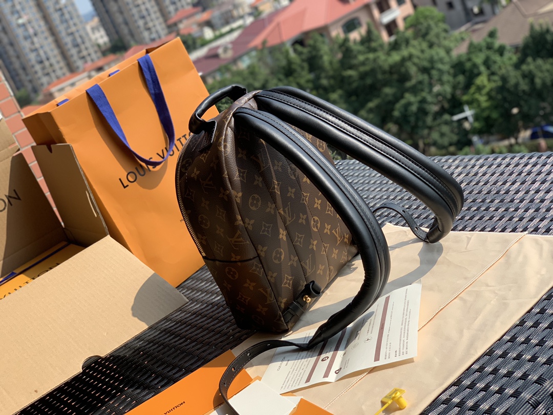 🌼 m44871尺寸22 x 29 x 10 cm 经典热卖老花系列小号双肩包，正宗的海外好货！采用原厂