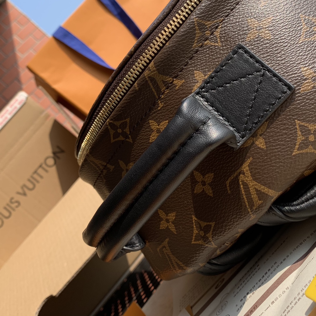 🌼 m44874尺寸30-33-16cm 如果想要一款容量不错的双肩包推荐这款中号尺寸的，男女可用。它虽