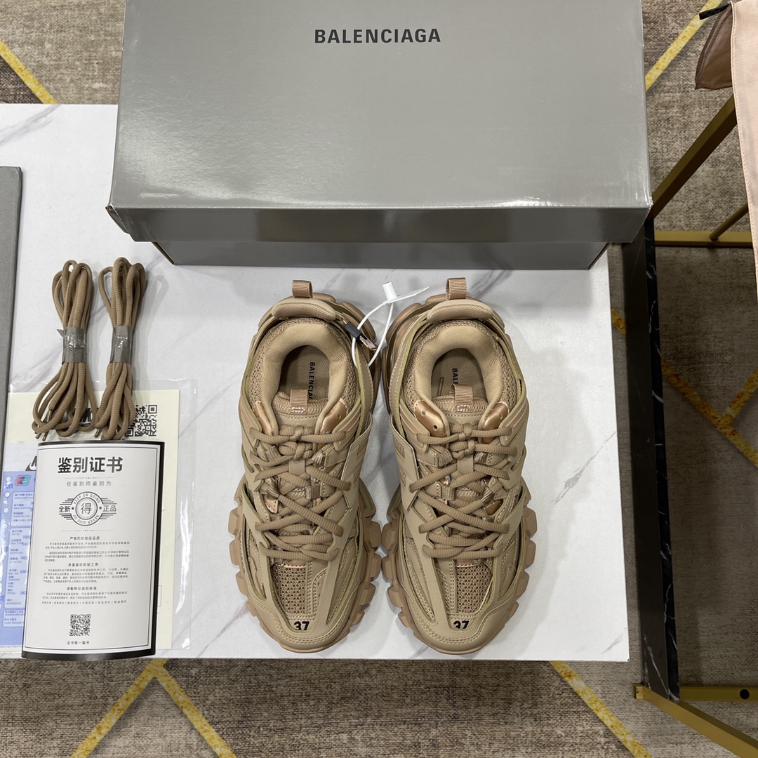 NO:165006,Top version Size: 36 37 38 39 40 41 42 43 44 45 Balenciaga 3rd generation first launch #Balenciaga Track-s 3.0 Autumn and Winter Series Official website pre-sale has begun #Sole uses PU TPU EVA rubber, a total of 13 sets of abrasive tools combinations, and the upper is no less than 15 partitions using cowhide   imported fabric   3M reflective strips, dad shoes, balenciaga, balenciaga, cowhide19860909顶级版本Size:36 37 38 39 40 41 42 43 44 45 巴黎世家3代首发# Balenciaga Track-s 3.0 秋冬系列 官网预售已经开始 #鞋底采用PU TPU EVA 橡胶共计13组磨具组合 鞋面不下15个隔板采用牛皮 进口布 3M反光条,老爹鞋,balenciaga,balenciaga,cowhide,Women's Shoes